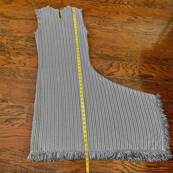 Elegant Gray Sleeveless Dress - Picture 14 of 15